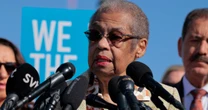 D.C. Del. Eleanor Holmes Norton appears to struggle walking alone at press conference