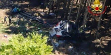 Cable car plunges to the ground, killing at least 8 in Italy