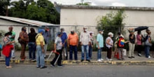 Venezuelans turned away for 2nd shots due to vaccine shortages, groups warn