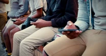 LA schools ban cellphones as experts warn of social media impact