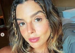 Moradora do Rio, Giovanna Lancellotti é vacinada contra covid em Noronha