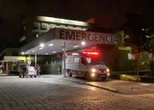 Mulher leva tiro na mão para entregar celular a assaltantes em Manaus