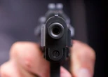 Jovem é baleado por assaltantes enquanto lanchava em Manaus