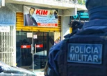 Cabeleireiro é brutalmente assassinado na frente de mulher em Manaus