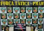 Homens são presos ostentando armas após ataque em Manaus