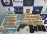 Mulher é flagrada com revólver e R$ 7 mil dentro em barco no Amazonas
