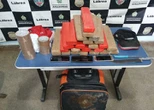 Membros de facção são flagrados desenterrando drogas em terreno no Amazonas