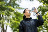 Além da água: as melhores bebidas diárias para uma saúde renal forte