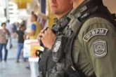 Menino de 2 anos morre dentro de casa, e corpo passa 24h no sofá; pais não socorreram