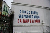 'A Bahia é a Bahia?' Frase em mural no Carmo divide opiniões: ‘Cafona’