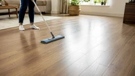 Piso laminado: o que fazer para limpar sem cera e evitar manchas, marcas e aparência engordurada