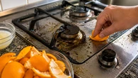 Casca de laranja para desengordurar a cozinha: para que serve e quando fazer esse truque que muita gente usa há décadas