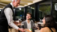 Taxa de serviço: você é obrigado a pagar os 10% no bar ou restaurante?