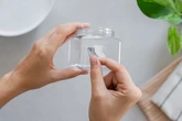 Como remover rótulos de potes: 4 métodos eficazes sem esfregar ou usar produtos químicos