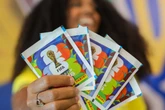Tem figurinhas repetidas? Veja como elas podem fazer a diferença para idosos em Salvador