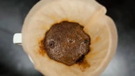 Não jogue a borra de café fora, ela ainda tem muita utilidade