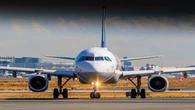 Saiba por que é obrigatório abrir as persianas do avião em pousos e decolagens