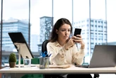 Seu chefe pode monitorar suas redes sociais? Especialista explica o que a empresa pode e o que é proibido