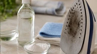 2 ingredientes e seu ferro de passar encardido fica novo: a mistura que ajuda a soltar manchas