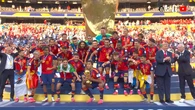 Trump é vaiado na final da Copa e afastado por Infantino após tentar aparecer na foto da taça