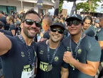 Daniel Cady corre com o filho Marcelo Sangalo pelas ruas de Salvador; fotos