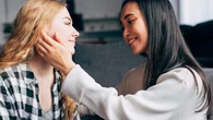 Pessoas que falam essas 5 frases são consideradas mais gentis e acolhedoras, segundo a psicologia
