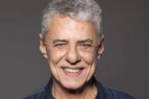 Idoso de 64 anos entra na Justiça afirmando ser filho de Chico Buarque