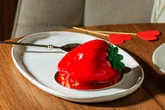 Quem não pode comer o Morango do Amor? Especialistas alertam sobre riscos do doce