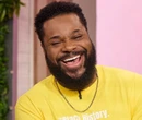 Ator de 'The Cosby Show' morre afogado aos 54 anos durante viagem de férias