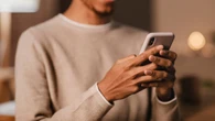É isto que acontece com seu corpo quando você passa 9 horas por dia no celular