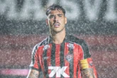 Falta de concentração? Gols sofridos no fim de partidas preocupa defesa do Vitória