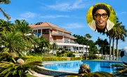 Com terreno maior que 35 campos de futebol, Ronaldinho Gaúcho ostenta mansão com estátua gigante