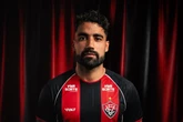 Vitória anuncia contratação do zagueiro argentino Brítez