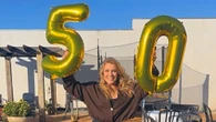Em remissão de câncer, Simony celebra 50 anos e emociona: 'O melhor aniversário de todos'