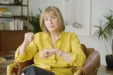 Frase do dia da Psicologia: 'Nem toda mãe oferece um lar emocionalmente seguro; reconhecer isso faz parte do processo de cura' - Lindsay C. Gibson sobre relações familiares
