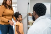 Hormônio do crescimento: Brasil recebe nova medicação para crianças e adultos com deficiência de GH
