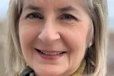 Frase do dia da Psicologia: 'Nem toda família ensina segurança emocional; algumas ensinam sobrevivência' - a reflexão inspirada na obra de Lindsay C. Gibson sobre relações familiares