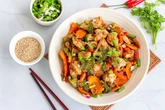 Hora do almoço: 4 receitas fáceis e saudáveis com frango