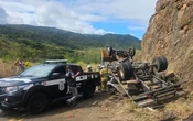 Acidente deixa dois mortos após caminhão com cavalos tombar em estrada da Bahia
