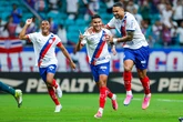 Bahia resolve no primeiro tempo e vence a Chapecoense em retorno ao Brasileirão