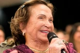 Bilionária brasileira de 94 anos veio de origem humilde, construiu fortuna sozinha e mora no interior
