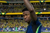 Vini Jr. deixa Ronaldinho para trás em Copas e alcança feito inédito com a camisa do Brasil
