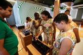 No Museu da Energia, crianças brincam enquanto aprendem cuidados com a energia elétrica