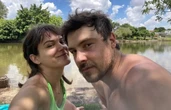 Pai em 'Êta Mundo Melhor', Sergio Guizé comenta pressão para ter filhos com Bianca Bin