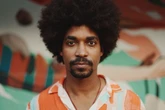 5 tendências de cortes para homens com cabelo cacheado 