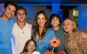 Claudia Leitte mostra fotos da comemoração de 46 anos ao lado da família e amigos