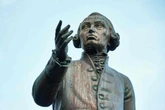 Frase do dia da Filosofia: 'As estrelas brilham mais intensamente na noite mais escura' - a reflexão atribuída a Immanuel Kant sobre esperança