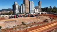 Estádio da Série A fica irreconhecível e vira mar de caminhões após demolição