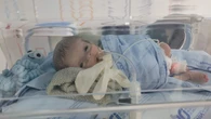 Justiça manda transferir bebê prematuro com doença grave, mas Estado não cumpre decisão: 'Descaso grande'