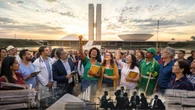 Aprovação de piso dos professores acende esperança para médicos, garis e mais de 150 profissões